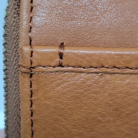 Margot NWT Brown Leather Gabby Single Zip Around Wristlet Wallet - Picture 5 of 15